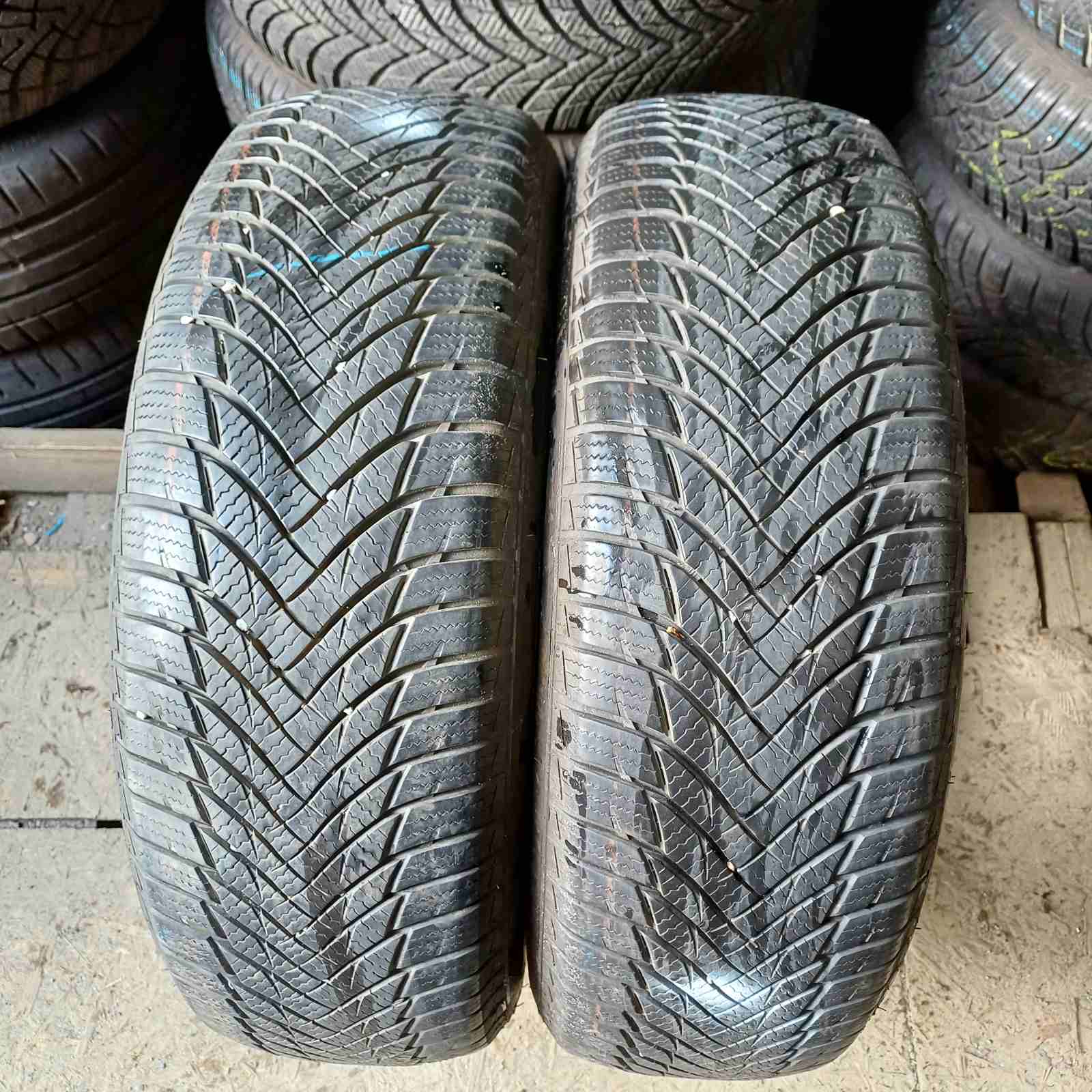MINERVA FROSTRAK HP 215/70R15